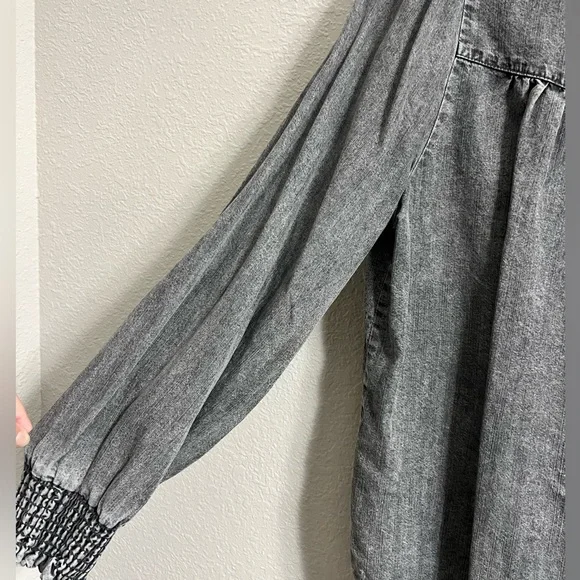 Jane and Delancey Grey Button Up Chambray Top - Picture 6 of 9